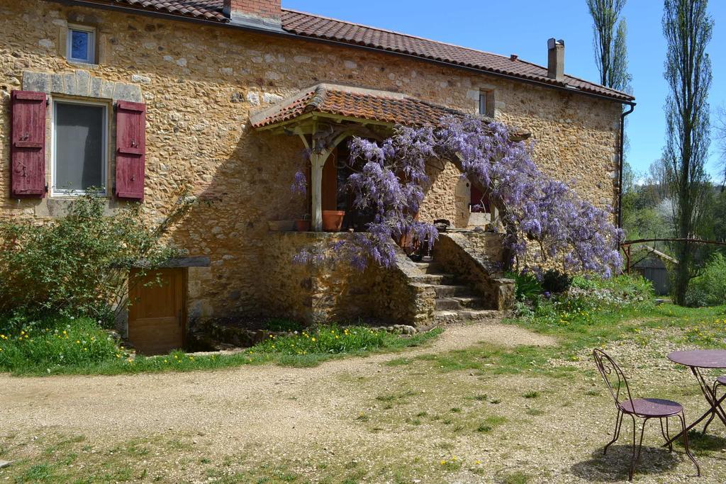 La Ferme De Cagnolle Hotell Saint-Amand-de-Belvès Exteriör bild