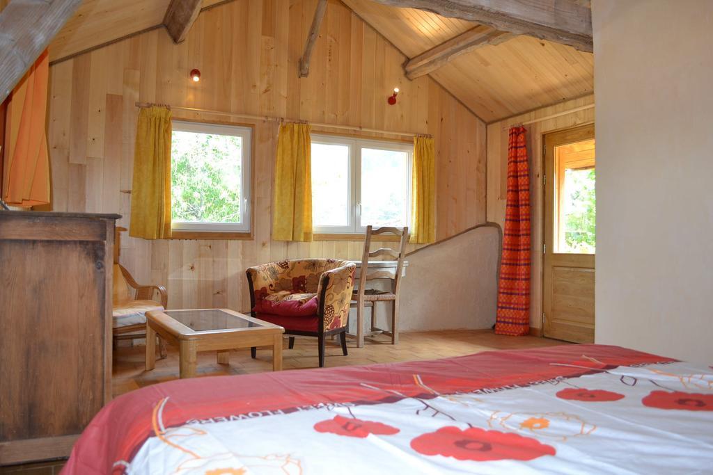 La Ferme De Cagnolle Hotell Saint-Amand-de-Belvès Exteriör bild